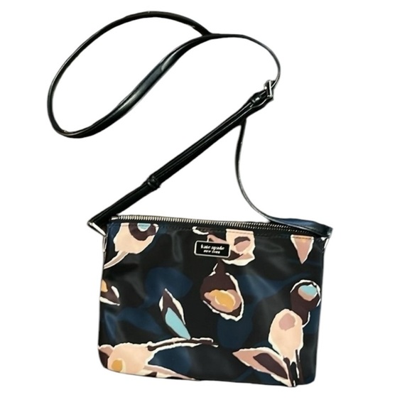 kate spade Handbags - Kate Spade New York Dawn Paper Rose Print triple gusset crossbody bag